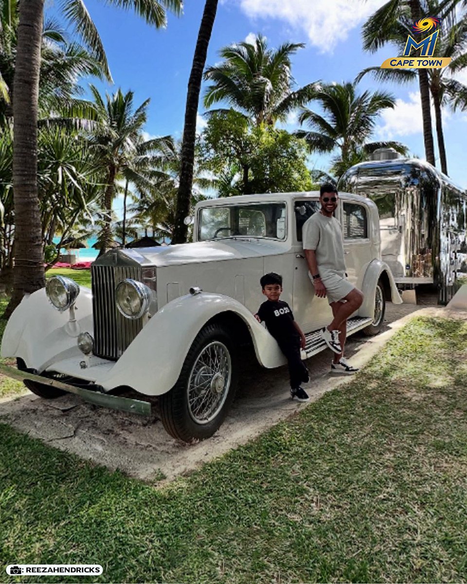 Like father, like son 💙😌

#MICapeTown #OneFamily | Reeza Hendricks