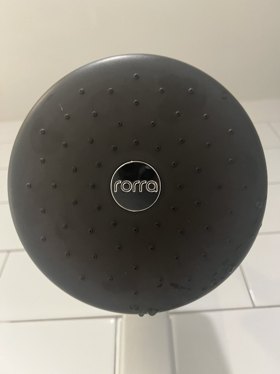 just took my first <a href="/rorrawater/">Rorra</a> shower and my hair doesn’t look like <a href="/jordihays/">Jordi Hays</a>’ yet wtf