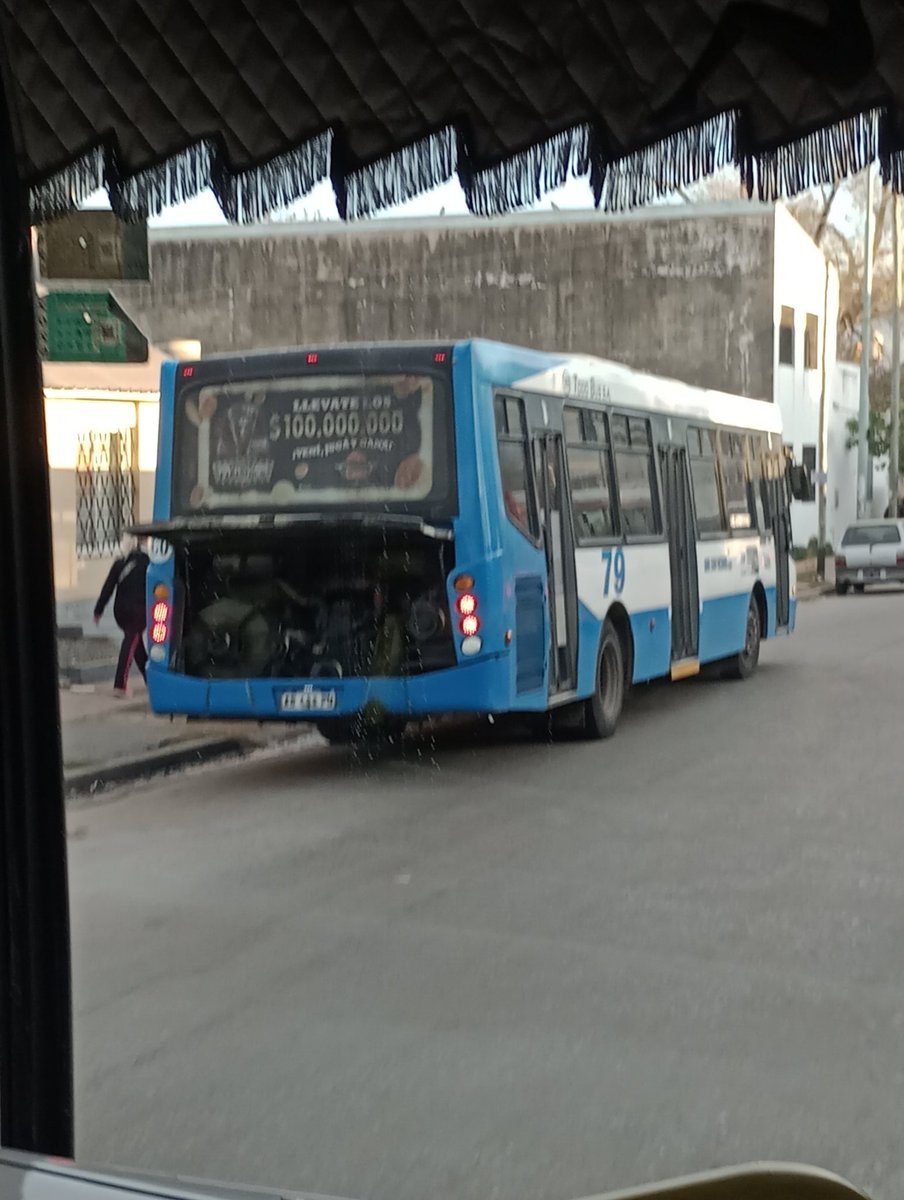 #ElQuedadoDelDia

El interno 5251 de la #Linea79.

<a href="/CiudadDeBondis/">Ciudad de Bondis</a>