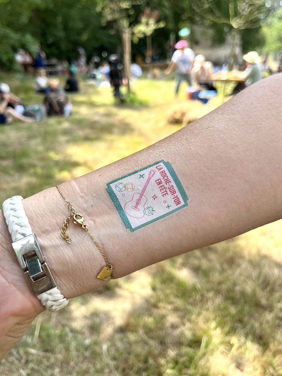 🥪 Le pique-nique géant est lancé au parc des Oudairies, dans une ambiance conviviale et estivale. Un bel après-midi pour célébrer l’été ensemble à La Roche-sur-Yon, avant la Fête de la Musique ce soir en cœur de ville !