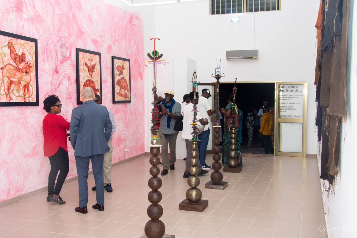 gallerycharly's tweet photo. Exposition Guests
L’Anecdote des Grands 
Avec mes amis, et collègues @barthelemy_toguo &amp; @kossipharaon 
Dans le cadre de @lesrccrencontrescontemporaines by @galerie_arts_vagabonds_benin 

Commissaire général : @christelgbaguidi 
Assisté des curateurs : @coffiadjai &amp; @komlandaniel https://t.co/jdv62q5Xti