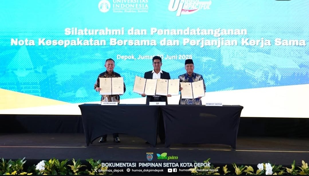 Pemkot Depok melakukan penandatanganan nota kesepakatan bersama dan perjanjian kerjasama dengan Universitas Indonesia (UI), Jumat (20/06/2025) di Gedung Plaza, lantai 2, Felfest UI.

Penandatanganan dilakukan oleh Wali Kota Depok, Supian Suri dan Rektor UI, Heri Hermansyah