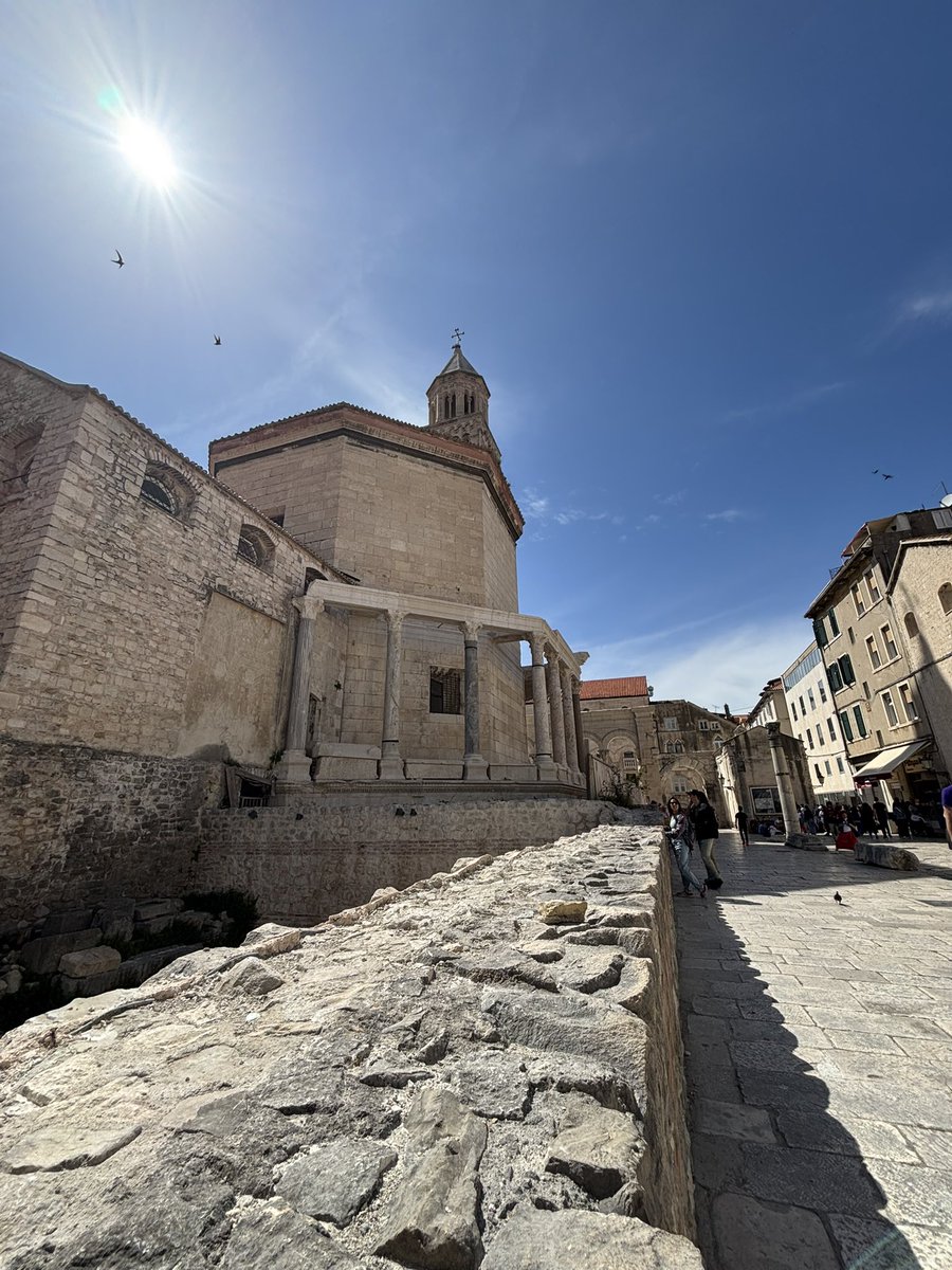 Using my money to live a life full of adventure.

📍 Croatia &amp; Slovenia