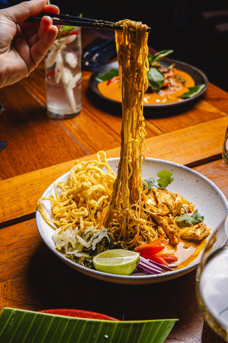 ThaiSquareGroup's tweet photo. Weekend plans = sorted 🇹🇭🍽️
Spice it up with our Thai flavors that hit all the right notes — bold, fresh, and made to share 🥢✨
Whether you're team noodle or curry lover, we've got your table ready —  book now via the link in our bio. https://t.co/ejLgXXiPWW