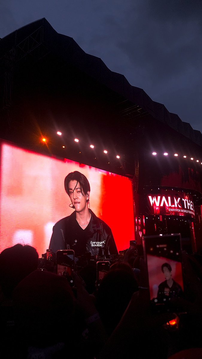 his lipbites are my weakness 

#WALKTHELINE_IN_BANGKOK #JAKE