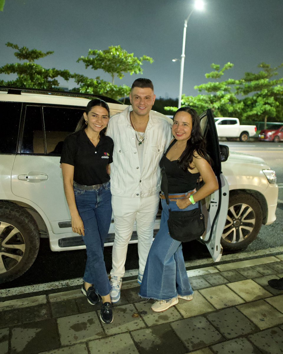 Cada saludo en la calle, cada foto, cada abrazo… 💚
Son momentos que guardo en mi corazón y que me llenan de fuerza para seguir adelante. Gracias por tanto amor, por estar en cada paso, y por hacer de este camino algo único y mágico.

¡Ustedes son lo más! 
 Los amo. 🙌