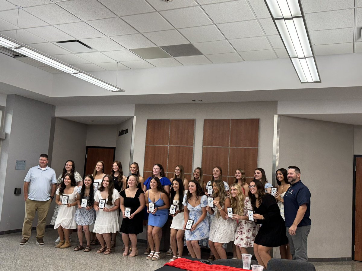 So honored to be surrounded by so many talented players at the Indiana North/South All-Star Banquet last night 💫 Grateful for the recognition and this unforgettable experience! Let’s go North!

You already know…
You can’t spell Funk without FUN 💜🥎

#NorthSquad #AllStarClassic