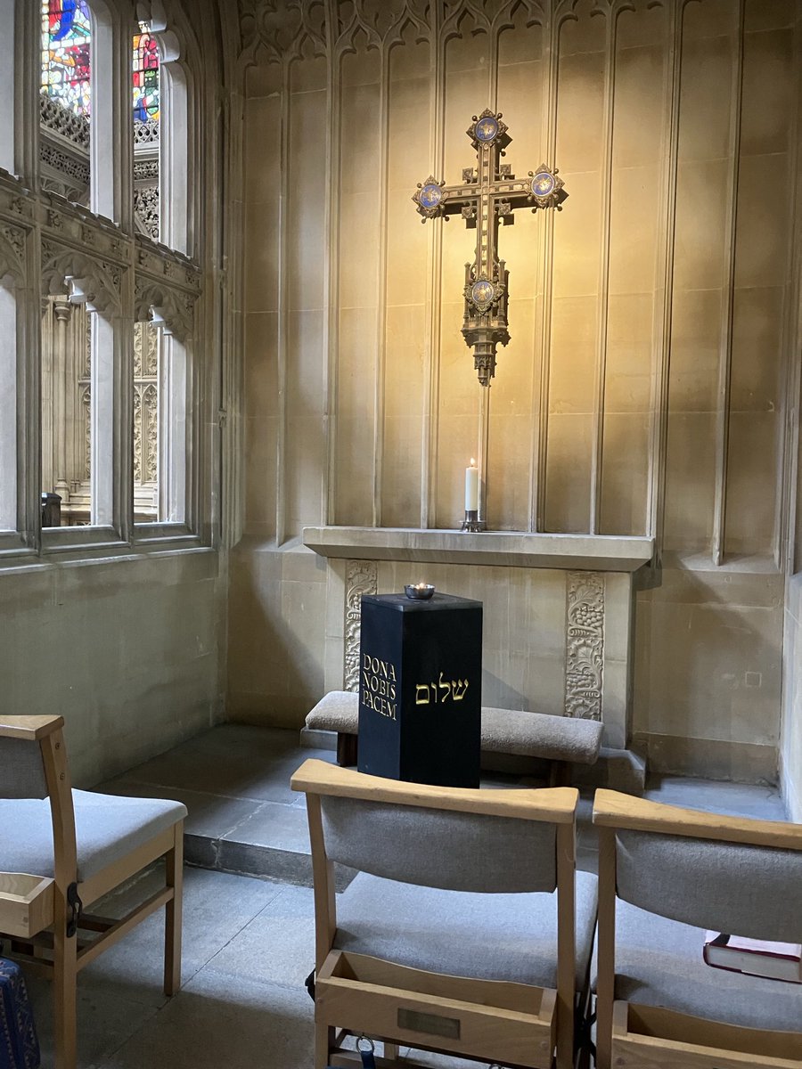 Inspiring visit to #BathAbbey ⁦<a href="/churchofengland/">The Church of England</a>⁩… for peaceful repose of an erstwhile Prior; for peace in our times…