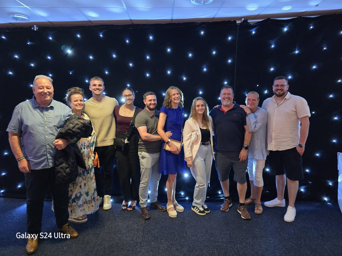 AAAPest's tweet image. fantastic night congrats on the win, thanks for the pictures guys and a big thank you to our friends @ElconsLtd who are sponsors of @Saints1890 @RochdaleHornets and @HalifaxPanthers along with many other community and Amateur clubs, fantastic support 👏🏻👏🏻 #Lucky🩳