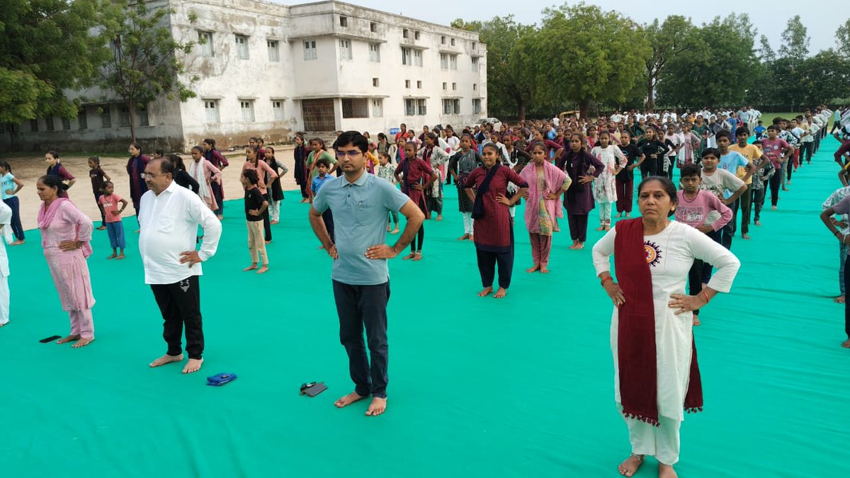 DDO AHMEDABAD (@dp_amdavad) on Twitter photo આજ રોજ 11મા આંતરરાષ્ટ્રીય યોગ દિવસની માંડલ તાલુકા કક્ષાના કાર્યક્રમની ઉજવણી મહાત્મા ગાંધી વિનય મંદિર હાઈસ્કૂલ, માંડલ ખાતે થઈ.
#InternationalDayOfYoga
#OneEarthOneHealth
#ObesityFreeGujarat
#InternationalDayofYoga2025
<a href="/CMOGuj/">CMO Gujarat</a> <a href="/infoahdgog/">Info Ahmedabad GoG</a> <a href="/InfoGujarat/">Gujarat Information</a> <a href="/mopr_goi/">Ministry of Panchayati Raj, Government of India</a> આજ રોજ 11મા આંતરરાષ્ટ્રીય યોગ દિવસની માંડલ તાલુકા કક્ષાના કાર્યક્રમની ઉજવણી મહાત્મા ગાંધી વિનય મંદિર હાઈસ્કૂલ, માંડલ ખાતે થઈ.
#InternationalDayOfYoga
#OneEarthOneHealth
#ObesityFreeGujarat
#InternationalDayofYoga2025
<a href="/CMOGuj/">CMO Gujarat</a> <a href="/infoahdgog/">Info Ahmedabad GoG</a> <a href="/InfoGujarat/">Gujarat Information</a> <a href="/mopr_goi/">Ministry of Panchayati Raj, Government of India</a>