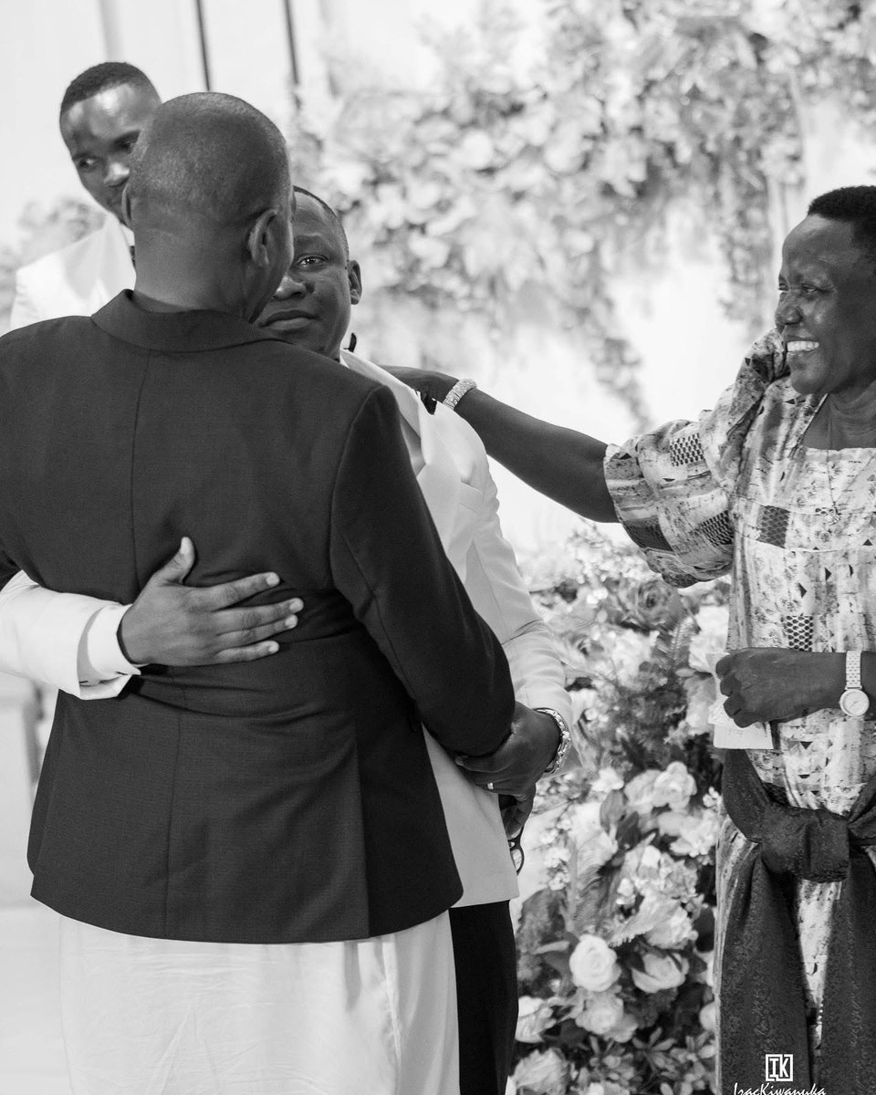 Samsemah1's tweet image. To this day, I still remember that hug, Papa 🫂… and the words you whispered to me . Happy Fathers Day
