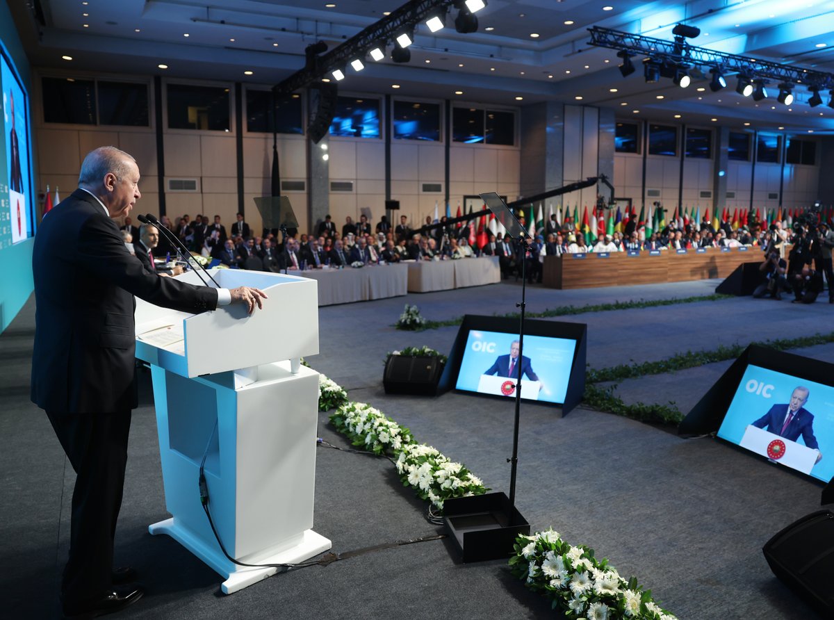 RTErdogan's tweet photo. İslam İşbirliği Teşkilatı 51. Dışişleri Bakanları Konseyi Toplantısı’nın İslam dünyası ve tüm insanlık için hayırlara vesile olmasını diliyorum.

Fevkalade kritik bir dönemde gerçekleştirilen bu toplantının etkileri sadece ülkelerimizde değil inşallah tüm dünyada hissedilecektir. https://t.co/95u9aiO62L
