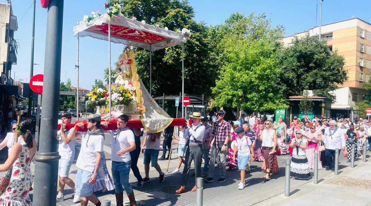 📸 Nuestra vicesecretaria y concejal <a href="/raguerrera/">Raquel GV</a> y el coordinador <a href="/PedroFerris7/">pedromostoles</a> han asistido a la  TRADICIONAL ROMERÍA ROCIERA XXXVIII EDICIÓN
DE LA CASA DE ANDALUCÍA. 

💪 Siempre del lado de nuestras Casas regionales y nuestras tradiciones.