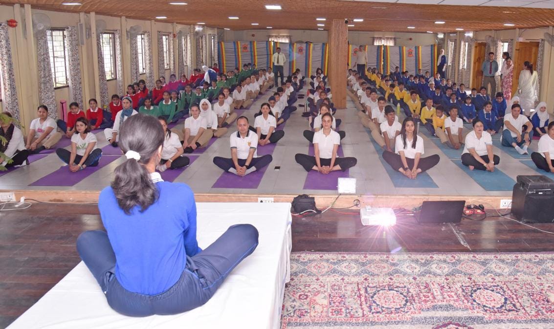 apssrinagar's tweet photo. APS Srinagar observed International Yoga Day on Saturday, 21st June 2025 with a rejuvenating yoga session, inspiring students to embrace fitness, mindfulness, and a healthy lifestyle. 
#InternationalYogaDay2025 #YogaForWellness #APSBBCantt #HealthyMindHealthyBody https://t.co/foFF5nx8ge