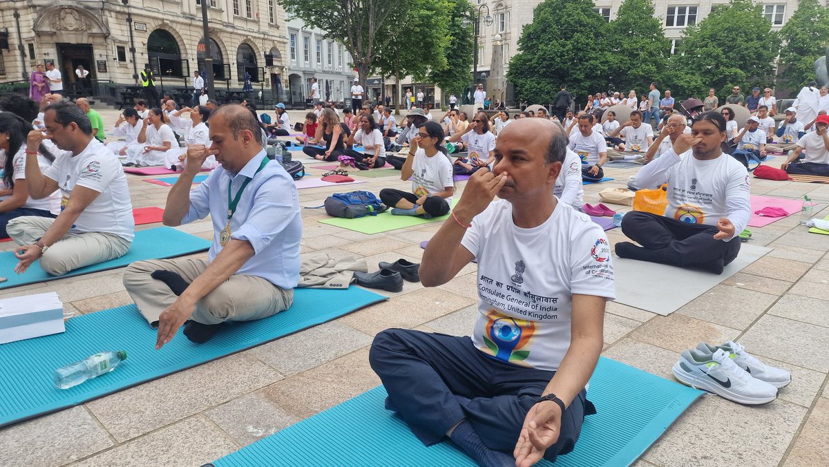 Thank you to Lord Lieutenant Mr Derrick Anderson &amp; Cllr Nitish Raut Deputy Mayor for your warm support at today’s Yoga Day celebrations!Your words inspire our collective commitment to wellness
#InternationalDayofYoga
#IDY2025
#YogaForOneEarthOneHealth
#YogaForAll
#YogaMahotsav