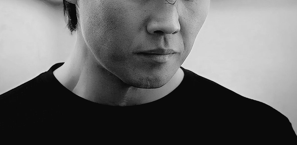 내게 형님이 계시지 않았다면 내가 무슨 일을 하고 있었을 것 같은지 묻는 놈들이 간혹 있고는 했다. 글쎄, 내가 그 지긋한 생활에서 삶을 이어갈 수나 있었을까. 그저 이 현실에 만족하고 있었다.