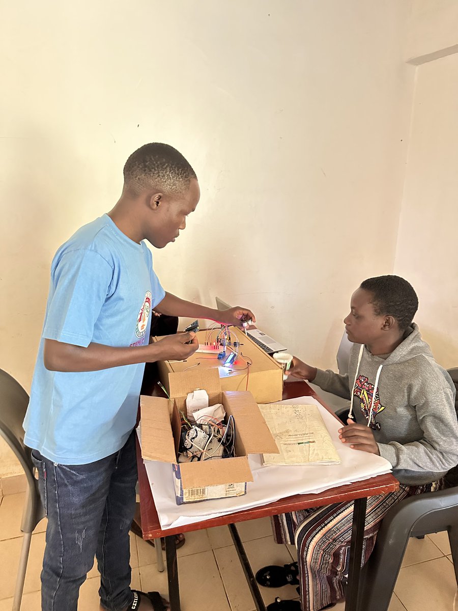 RileyOrton2's tweet image. Did You Know?Building Arduino projects introduces students to engineering thinking; testing, troubleshooting, and improving their designs. #STEMMindset #ProblemSolvers #ROFImpact #AkiliSTEMartsAcademy #aprilstemcamp2025 #FutureReady #AmplifyHer