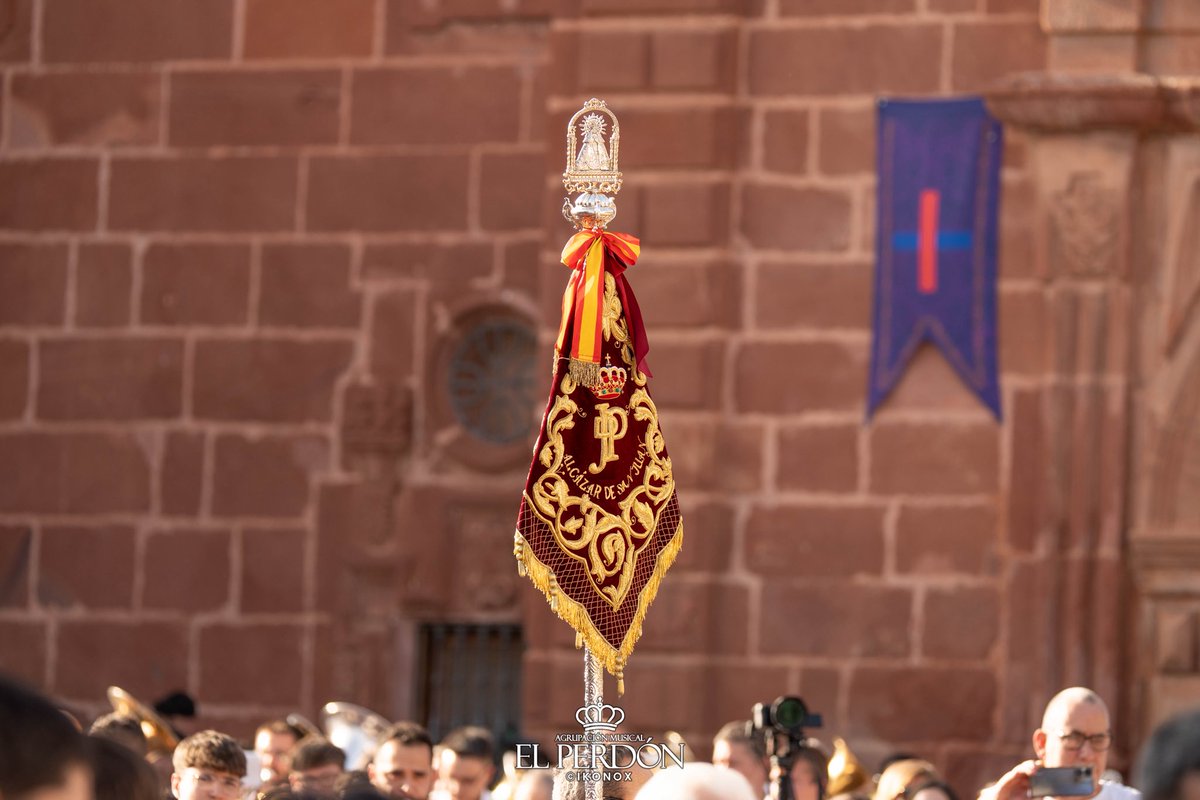 amelperdon's tweet photo. 𝐀𝐲𝐞𝐫, 𝐀𝐥𝐜𝐚́𝐳𝐚𝐫 𝐯𝐨𝐥𝐯𝐢𝐨́ 𝐚 𝐛𝐫𝐢𝐥𝐥𝐚𝐫…

Con el paso firme de su Nazareno y la emoción de una cita que ya es parte de nosotros.

📸 @lacruzdeguia.es @ikonox 

#SuenaElPerdón #AMElPerdón #JesúsNazareno #Pentecostés2025 #ElPerdón #AlcázarDeSanJuan https://t.co/Xzc8PAREOW