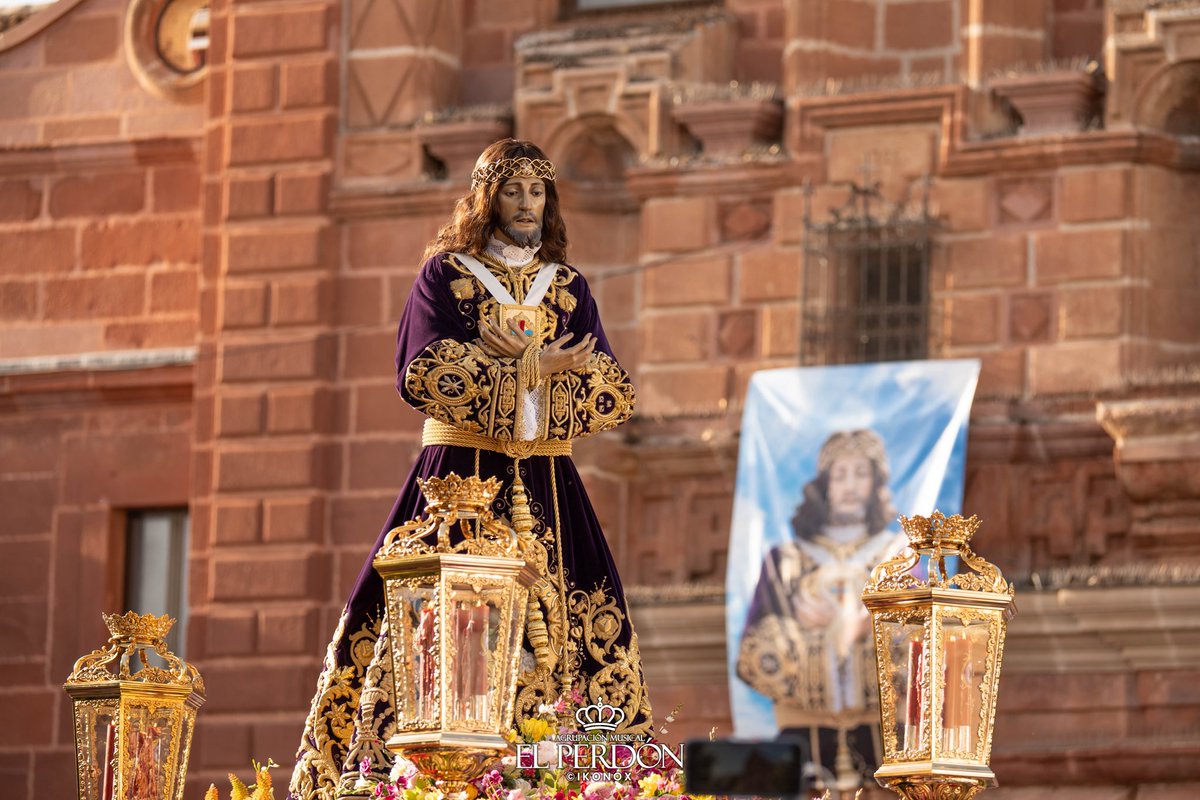 amelperdon's tweet photo. 𝐀𝐲𝐞𝐫, 𝐀𝐥𝐜𝐚́𝐳𝐚𝐫 𝐯𝐨𝐥𝐯𝐢𝐨́ 𝐚 𝐛𝐫𝐢𝐥𝐥𝐚𝐫…

Con el paso firme de su Nazareno y la emoción de una cita que ya es parte de nosotros.

📸 @lacruzdeguia.es @ikonox 

#SuenaElPerdón #AMElPerdón #JesúsNazareno #Pentecostés2025 #ElPerdón #AlcázarDeSanJuan https://t.co/Xzc8PAREOW