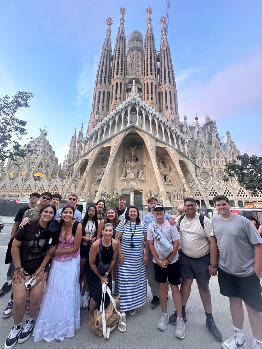 JHS students are enjoying the opportunity to visit Spain! Buen viaje!