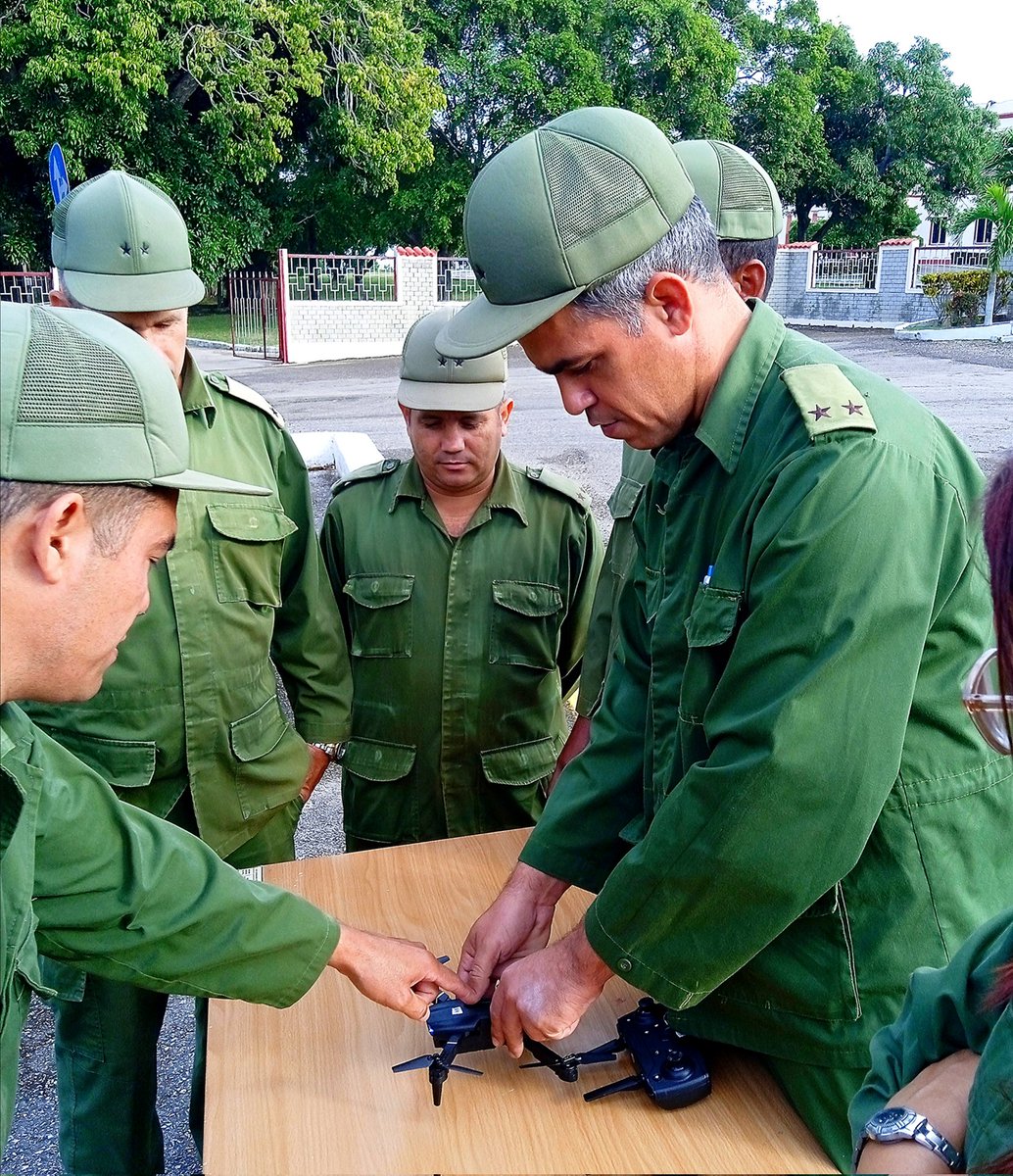 ‼️ SEMANA DE PREPARACIÓN COMBATIVA❗
El empleo de vehículos aéreos no tripulados fortalece la defensa. Entrenamos con determinación,elevando nuestra precisión y preparación.  
La defensa de la Patria no se descuidará JAMÁS. Compromiso y entrega nos guían en cada misión.  
#Cuba🇨🇺