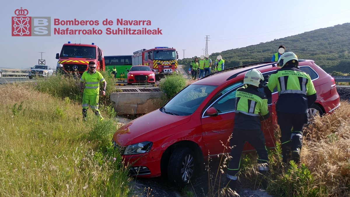 Bomberos y Bomberas – Suhiltzaileak (@bomberos_na) on Twitter photo Intervenimos la mañana del lunes en la AP-15 (#Tiebas) tras la salida de vía de un coche
Una persona, herida leve, atendida en el lugar
#ParqueCordovilla
#J21
#SVB
<a href="/NavarraGC/">Guardia Civil Navarra 🇪🇸𝕏</a> Intervenimos la mañana del lunes en la AP-15 (#Tiebas) tras la salida de vía de un coche
Una persona, herida leve, atendida en el lugar
#ParqueCordovilla
#J21
#SVB
<a href="/NavarraGC/">Guardia Civil Navarra 🇪🇸𝕏</a>