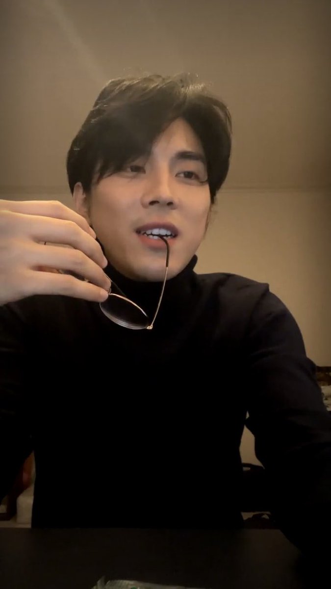 무친 공식으로 안경을 물어주네