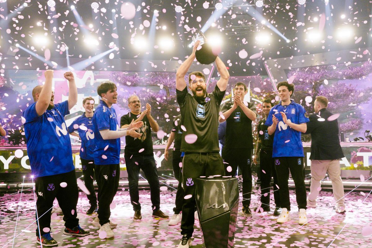 Y se hizo realidad.

Desde que entré en esports hace 6 años, he estado soñando con este momento. Y por fin, se hizo realidad.

Antes de entrar en LEC, estando en Superliga, vine de visita a Berlin para ver como era todo. Ese día, vi las placas de todos los ganadores, y me dije a