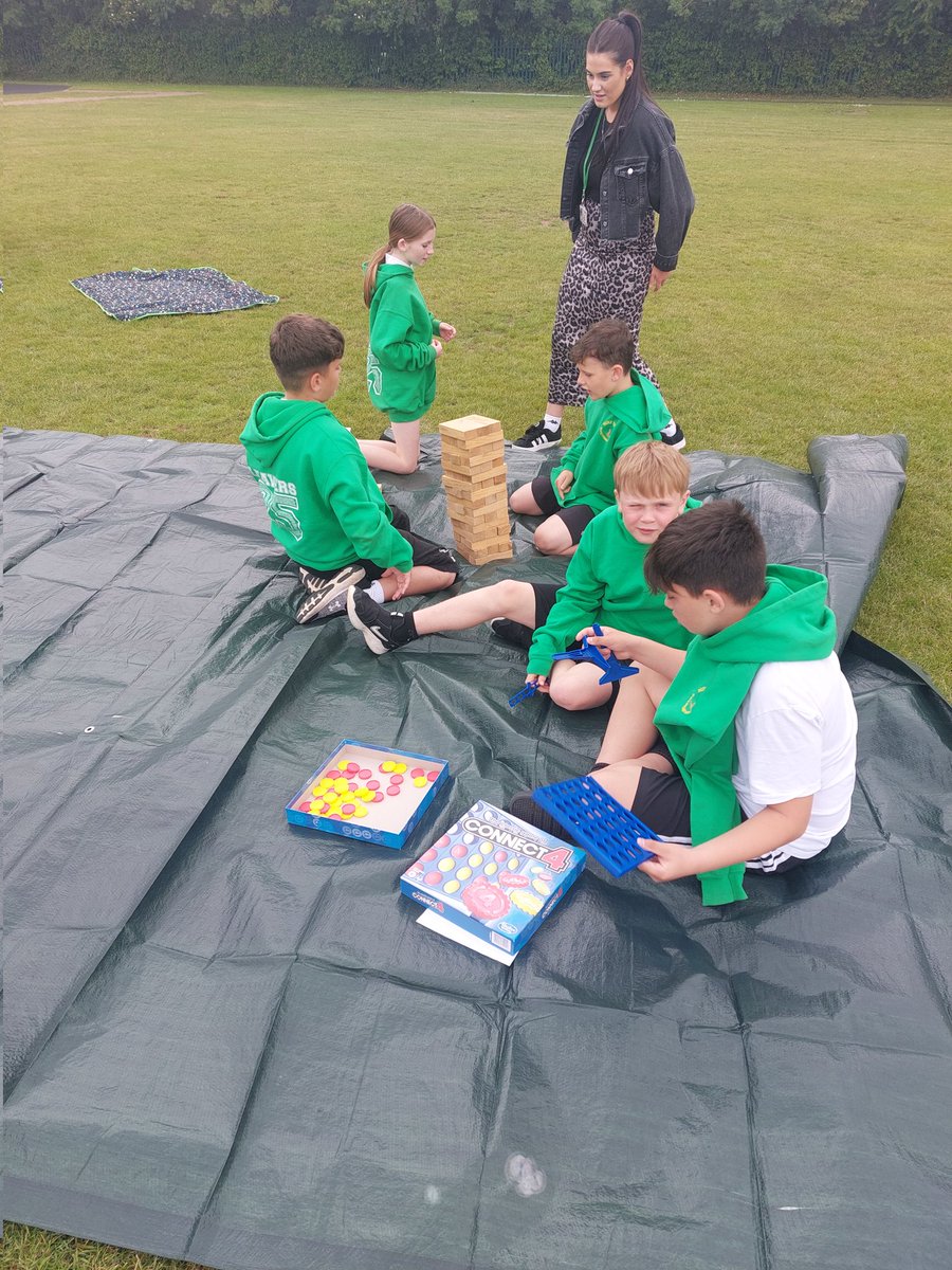 Seahorses_Class's tweet image. Thank you @StratfordColl for our Summer Teddy Bear Picnic celebration! We had so much fun on all the activities and really enjoyed the picnic. @WillowsCE @cormorantsclass