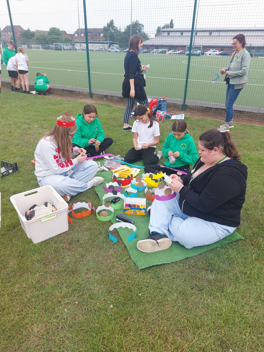 Seahorses_Class's tweet image. Thank you @StratfordColl for our Summer Teddy Bear Picnic celebration! We had so much fun on all the activities and really enjoyed the picnic. @WillowsCE @cormorantsclass