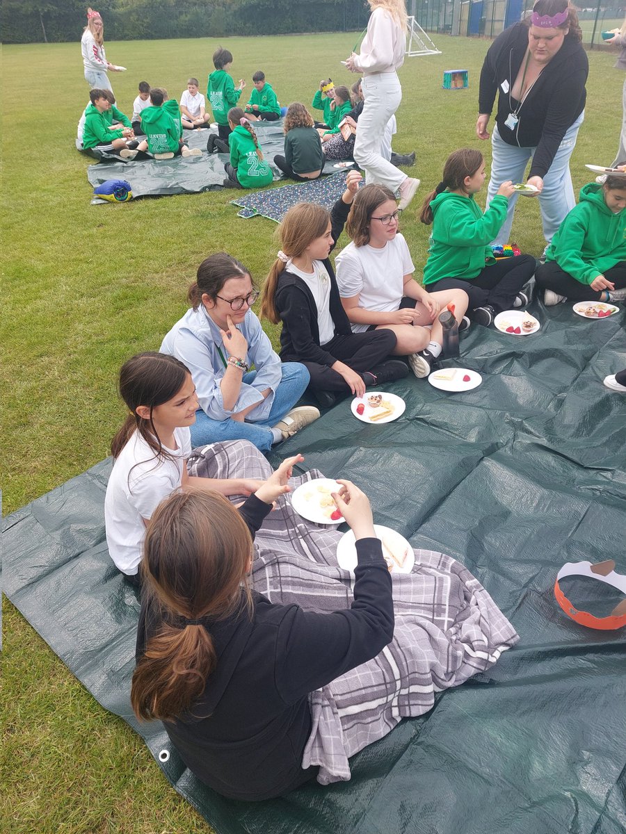Seahorses_Class's tweet image. Thank you @StratfordColl for our Summer Teddy Bear Picnic celebration! We had so much fun on all the activities and really enjoyed the picnic. @WillowsCE @cormorantsclass