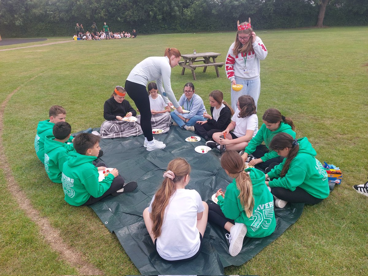 Seahorses_Class's tweet image. Thank you @StratfordColl for our Summer Teddy Bear Picnic celebration! We had so much fun on all the activities and really enjoyed the picnic. @WillowsCE @cormorantsclass