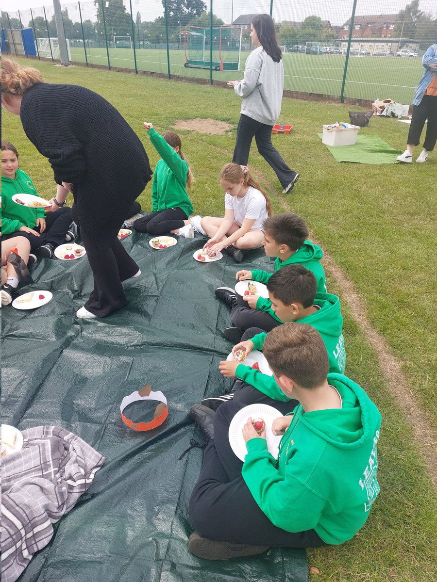 Seahorses_Class's tweet image. Thank you @StratfordColl for our Summer Teddy Bear Picnic celebration! We had so much fun on all the activities and really enjoyed the picnic. @WillowsCE @cormorantsclass