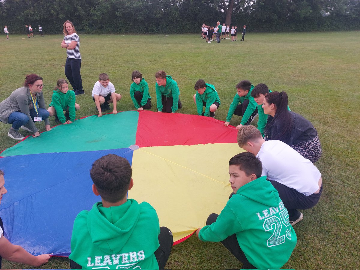 Seahorses_Class's tweet image. Thank you @StratfordColl for our Summer Teddy Bear Picnic celebration! We had so much fun on all the activities and really enjoyed the picnic. @WillowsCE @cormorantsclass