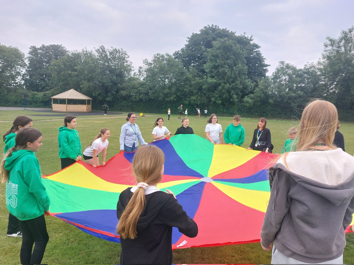 Seahorses_Class's tweet image. Thank you @StratfordColl for our Summer Teddy Bear Picnic celebration! We had so much fun on all the activities and really enjoyed the picnic. @WillowsCE @cormorantsclass