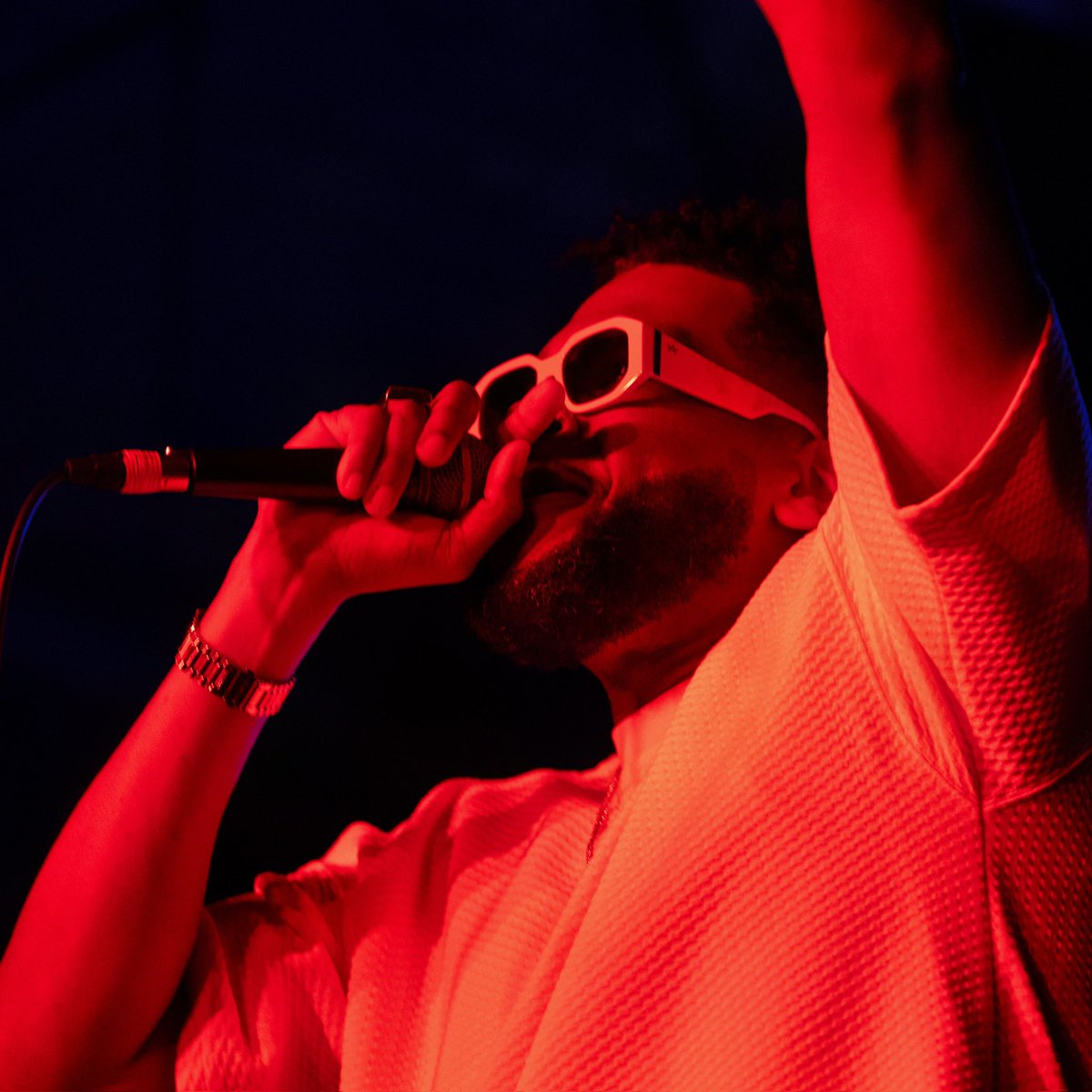 Ppl celebrate what’s easy to admire but not what’s hard to achieve.  Don’t live for the applause, live for you.