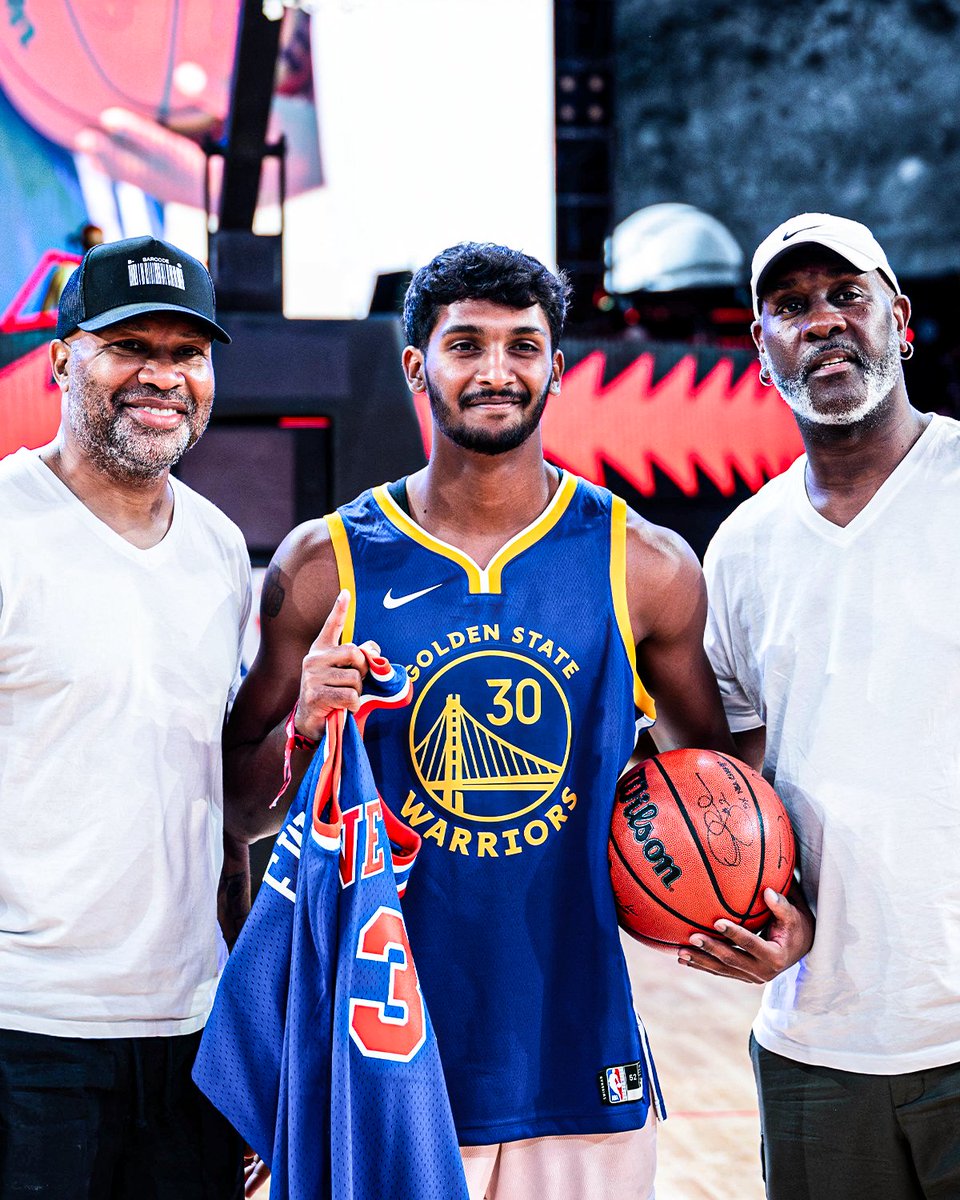 NBAIndia's tweet image. Day 2️⃣ in a nutshell at the #BUDXNBAHouse! 🔥

#NBAHouse #NBAIndia #Budweiser #BudweiserIndia #BudX #YoursToTake #DistrictbyZomato #Lifeinyourdistrict