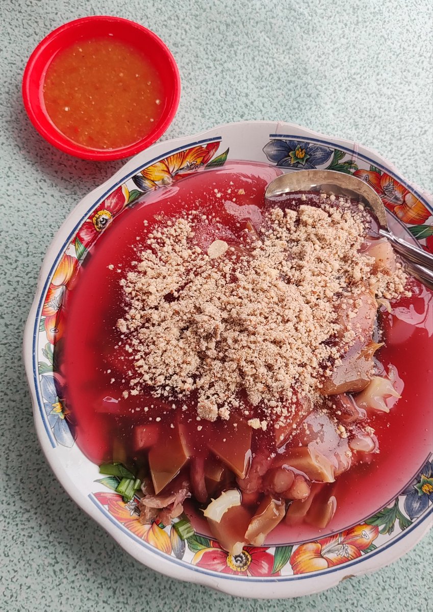 Dira memakan tweet media