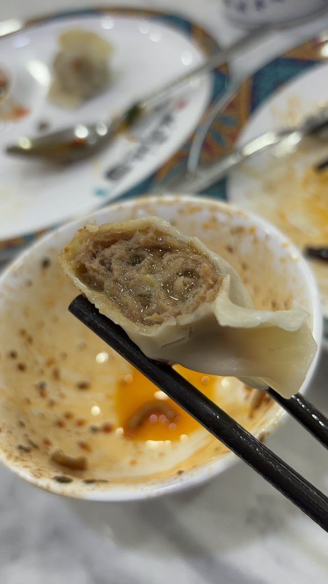 Dira memakan tweet media