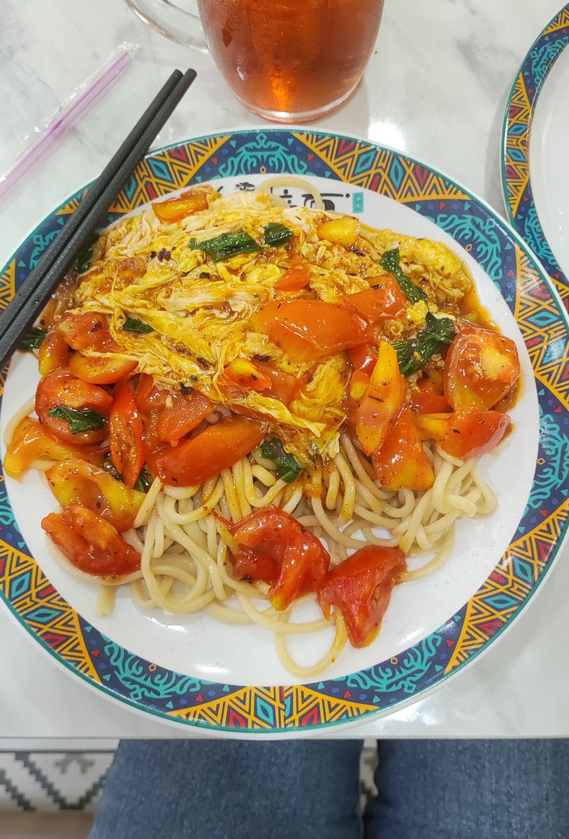 memejemen's tweet image. 1. Lanzhou Lamian
Gk pernah skip kesini buat makan SHUI JIAO-nya ENAK BGT YA ALLAH JUICY🤤💦 Otentik cina yg jual ibu2 berbahasa cina dan berjilbab, 100% halal. 

Lamiannya jg hand-pulled dibikin dadakan, kuah seger light ada daun ketumbarnya itu. Chili oil mereka punya aromatik!