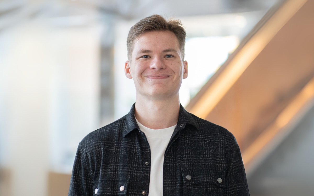 🎓 Meet SAF’s 2025 Valedictorian: Matthew Jones!

A mentor, conference co-chair &amp; ultimate frisbee captain, Matthew has brought energy and excellence to #SAF &amp; #UWaterloo. 

Well done, Matthew! 👏

Full story: bit.ly/3FK9k9a

#UWaterlooAlumni #Valedictorian2025 #SAFproud
