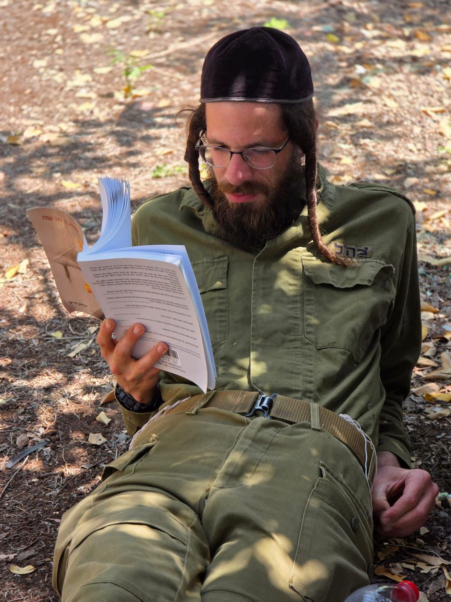 m_ndl89881's tweet image. בימים האחרונים קראתי את שני ספריו של מייסד הציונות המדינית, הרצל. אלטנוילנד, ומדינת היהודים. בעקבות מה שרחש בליבי אחרי קריאת הספר אלטנוילנד, רציתי לדעת יותר על דמותו. נתקלתי בספר עם השם הרצל - קריאה חדשה, ספרו של ד״ר יצחק ווייס, ונפעמתי לגלות דברים רבים שלא ידעתי.
במקום הרצל…