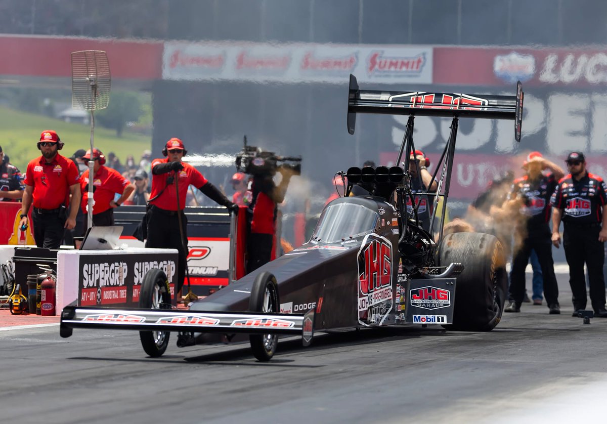 Bristol brought the heat this weekend for the #2Fast2TastyChallenge 🏁 Great to be trackside with my friends <a href="/TonyStewart/">Tony Stewart</a> and <a href="/LeahPruett_TF/">Leah Pruett</a>