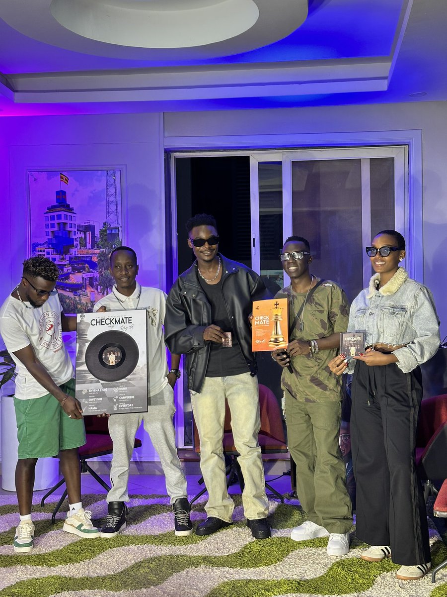 <a href="/Ray_G_official/">Ray G</a> 

Hello RAYG family, CheckMate EP is here, Get yourself a copy at 500K, or Presave RSVP 070755807 #RayG