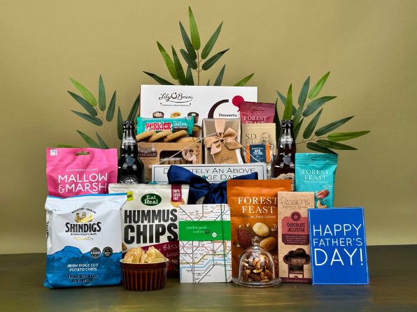 BasketsGalore's tweet photo. Today's Gift Basket Of The Day is the ''The Thinking Father's Day Gift" 🧠🎁

https://t.co/Klfd56gI2H

Follow &amp; RT to enter #prize draw to #win a Gift Basket. 

More info via our blog. 

#dailydispatch #gifts #competition #giftbasketsrule #giftsfordad #fathersdaygift https://t.co/Di4ZKZVWTT