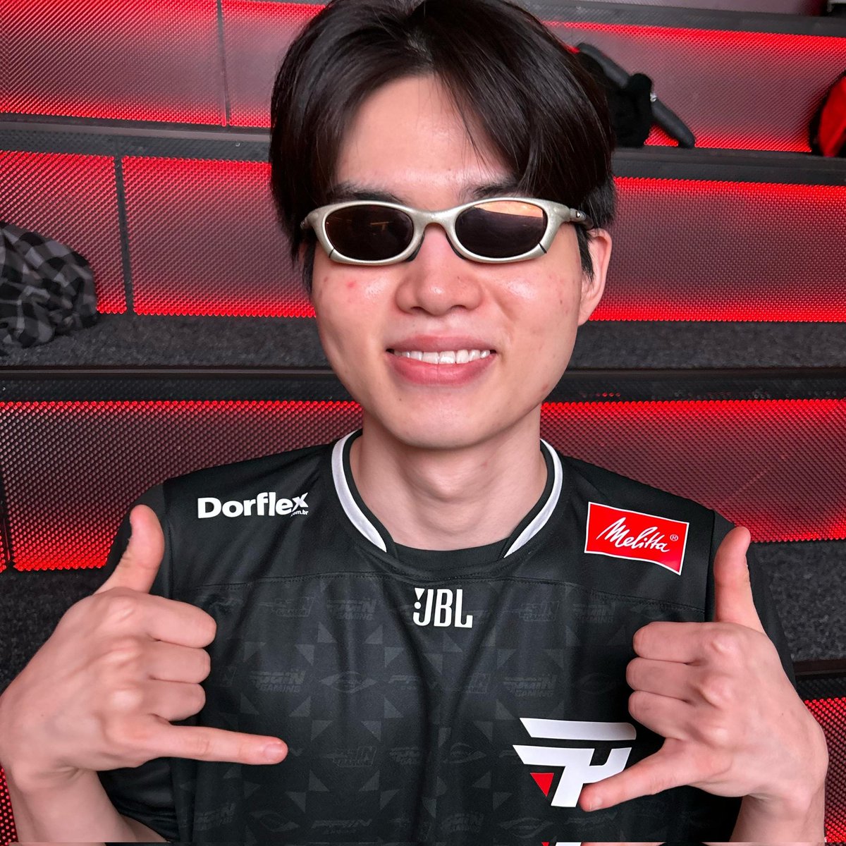 "Ai mas agora q o tin aposentou acabou a MID laner no Brasil"

Galera, o futuro da MID Lane do Brasil é este homem da foto, você se preocupa? 

Eu não me preocupo 🧐