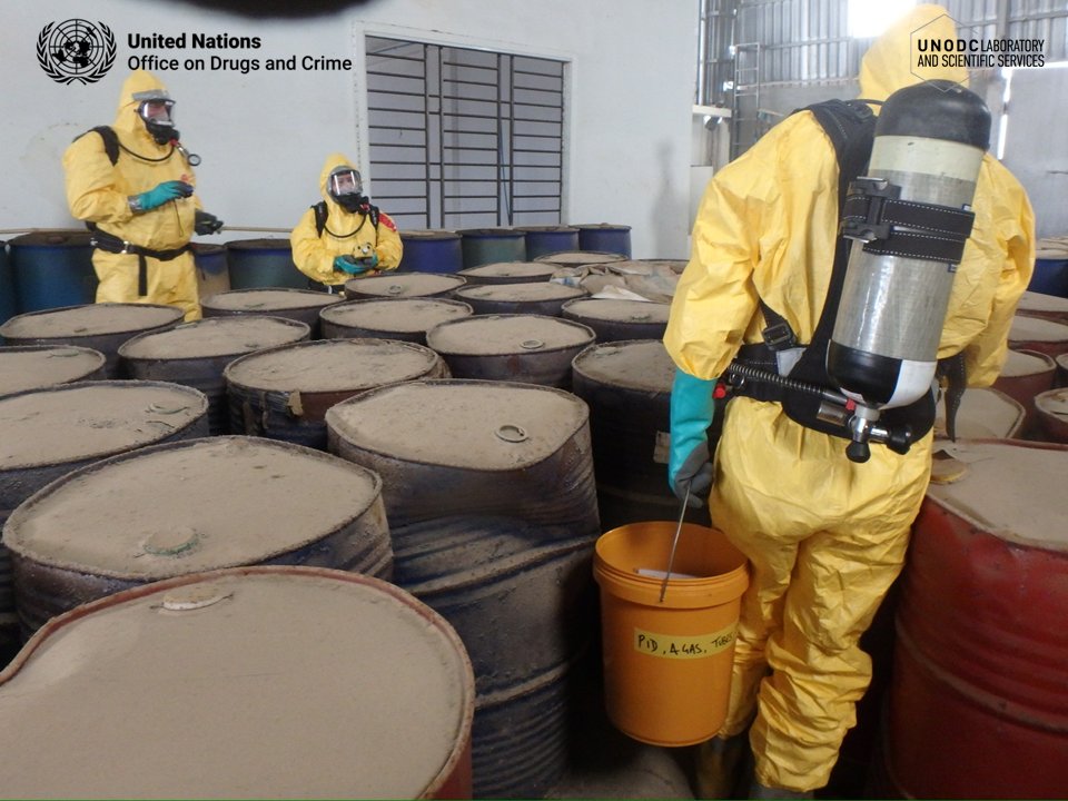 🚨 600+ tons of toxic chemicals seized in Cambodia from illicit labs. With unstable storage threatening lives and the environment, UNODC is taking action. 100+ tons safely relocated so far—next up: safe disposal. Grateful to all partners making this possible.