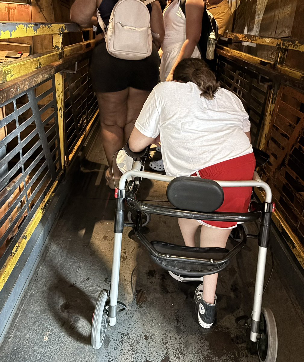 torresrubens's tweet photo. @WaltDisneyWorld no accommodations for disabled person. Thanks! https://t.co/sPMgBb45bC