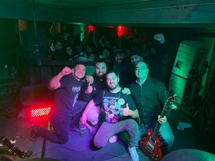 ME QUEDO Y NO ME VOY!! 
Volvió Don Goyo y Glew fue una fiesta.. 
Agradecemos a las bandas amigas que estuvieron abriendo está gran noche
@argentinoyo_ok 
@unratitoymevoy_rock 
A El Sotano Glew por abrirnos las puertas y hacernos sentir cómo en casa.Nos vemos el 25/7 en el Marquee