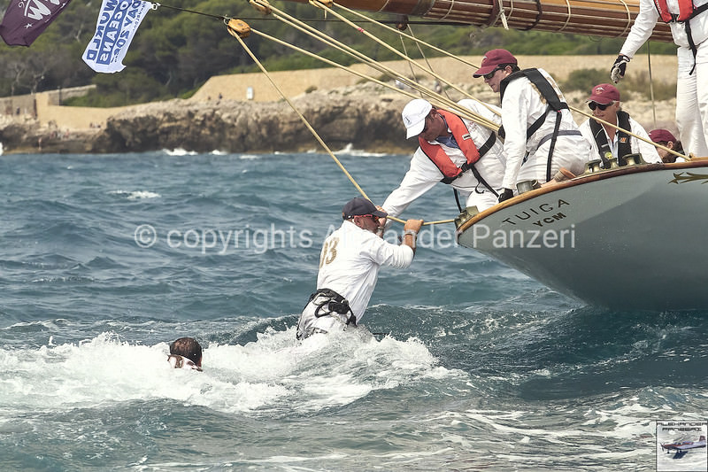 AlexPanzeriFoto's tweet photo. 30° #LVA vs 72° #Giraglia 

1° selection of the 4° day of the 30° LVA
blog wil come a.s.a.p.
They are all safe at Home

https://t.co/ufUbJR4wTX

#LesVoilesAntibes #Classic #Yachts #SociétédesRégatesAntibes #hillrobinson #PortVauban #codezerosportswear #Moravia #MoraviaYachting https://t.co/HvZd6dzf3t